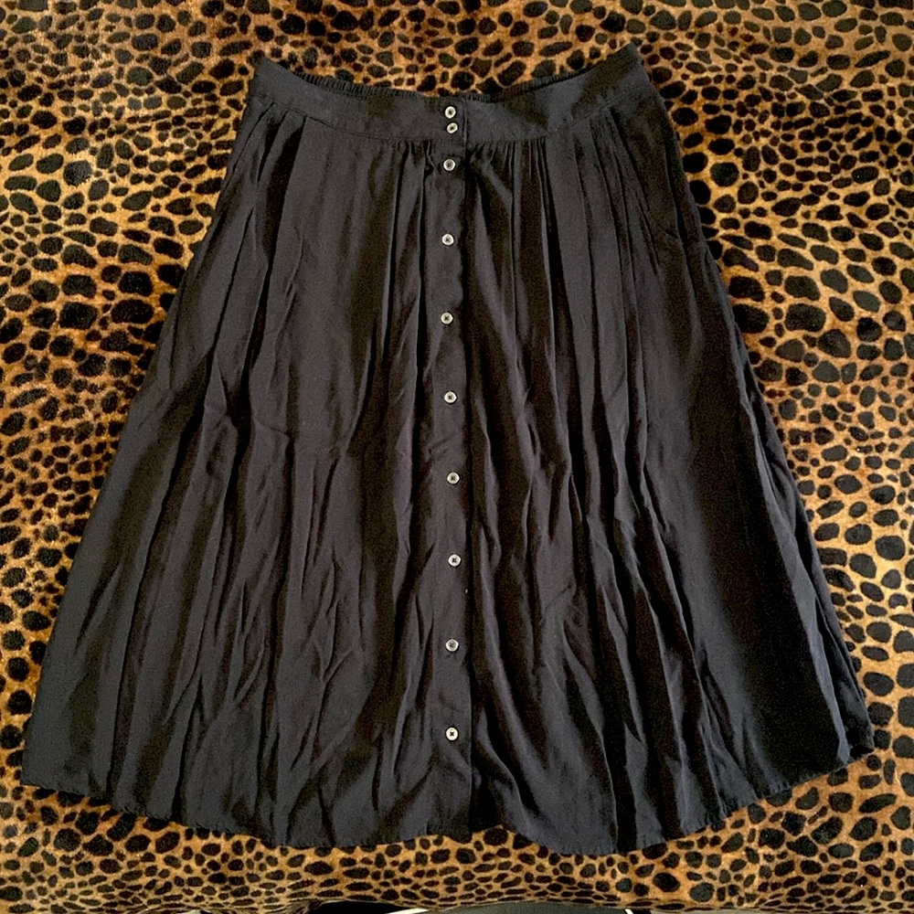 Forever21 Contemporary Black A-Line Skirt with Pockets Size M